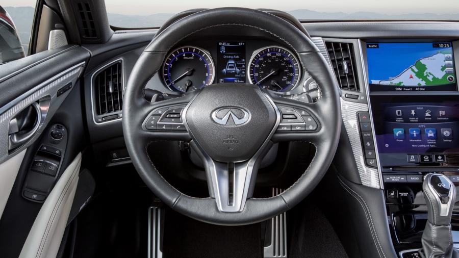 Панель приборов Infiniti Q60 Red Sport 400 AWD 2016 года  (фото 40 из 42)